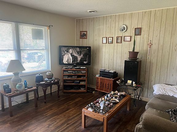 2nd image of 803 Osage Ave
