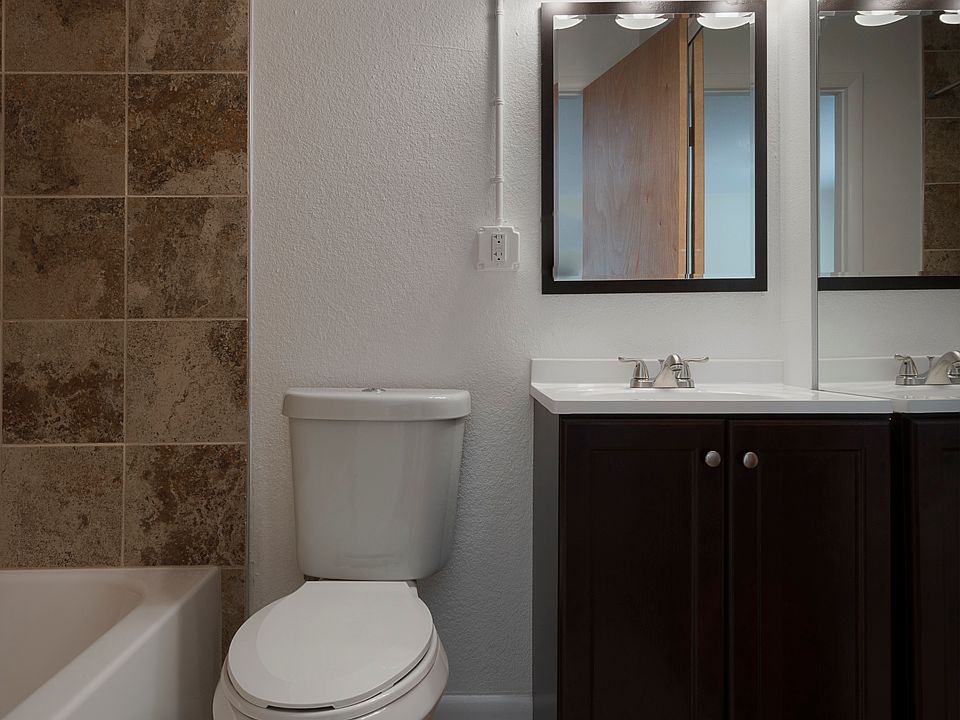 730 19th Street Bathroom
