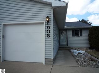 908 S Crapo St, Mount Pleasant, MI 48858