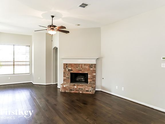 2nd image of 324 Highland Fairway Ln