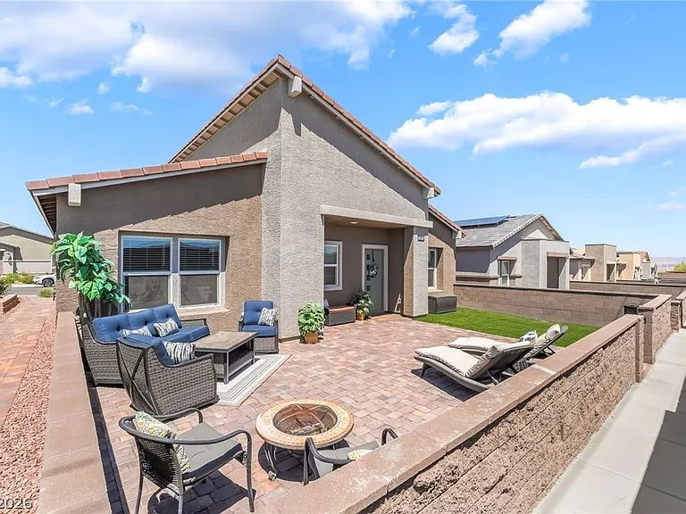 292 Whitney Crest St — Photo 3