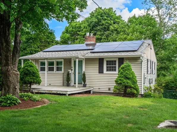 4 Scenic Dr, Worcester, MA 01602