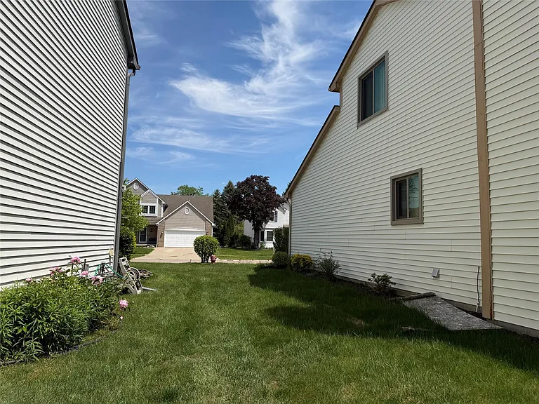 7043 Foxridge Dr — Photo 48