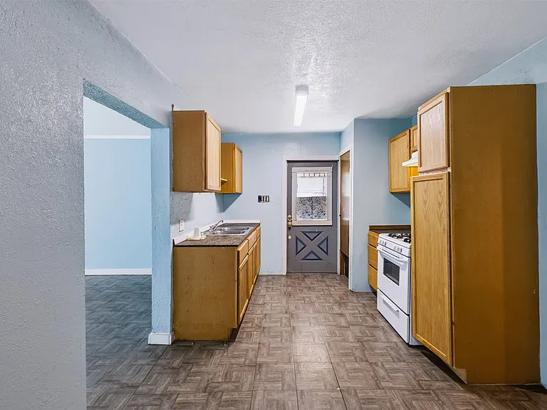 928 E Corona St — Photo 13