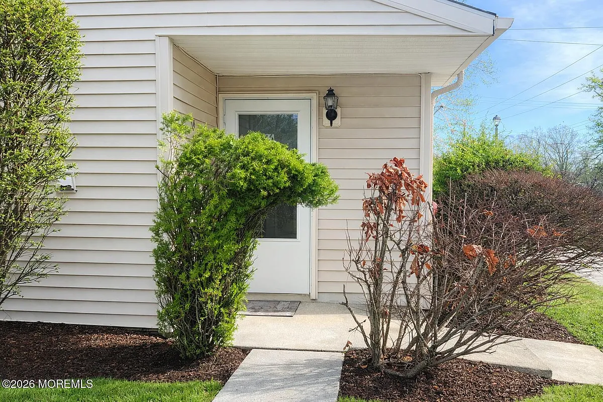 Building Photo - 16 Pin Oak Ln