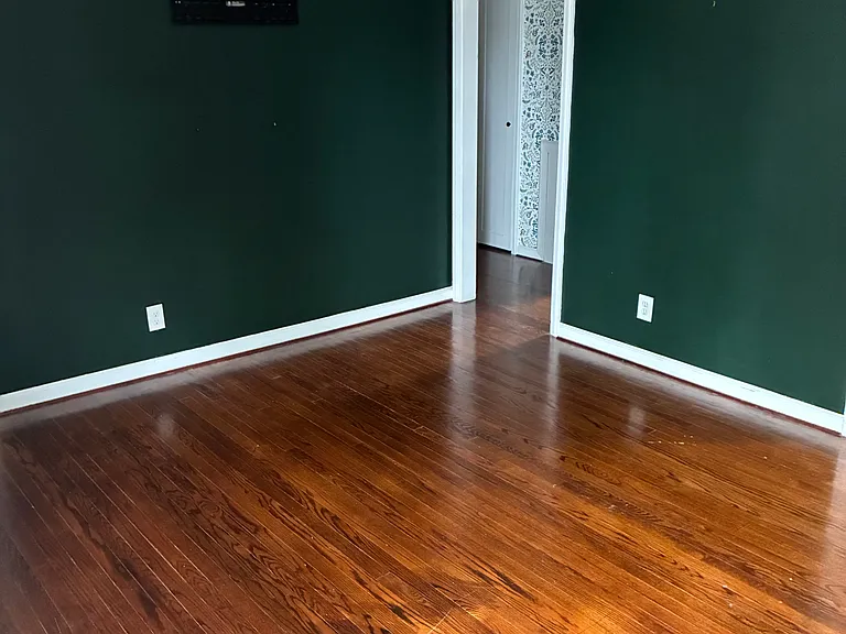 2331 Rowland Ave — Photo 5