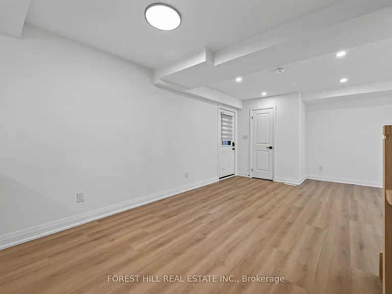 221 Churchill Ave #R — Photo 37