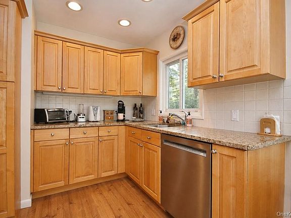 4th image of 74 Hungerford Road