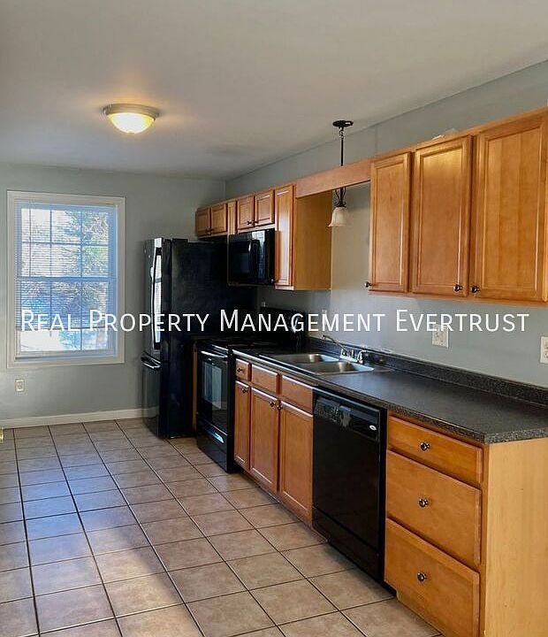 1st image of 240 Cumberland St #1