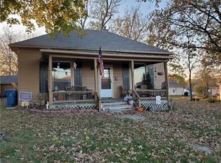 402 S Grove St, Kearney, MO 64060
