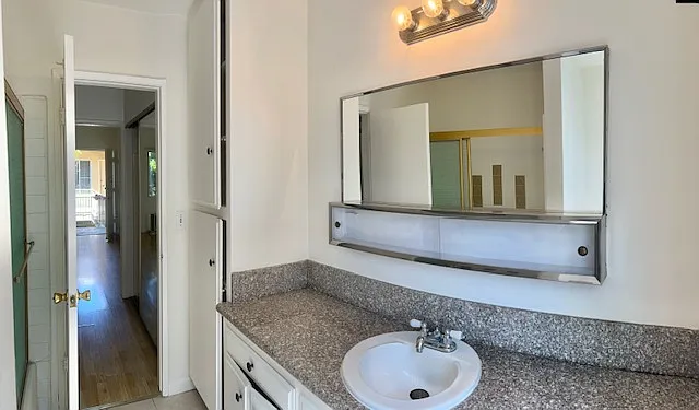 4804 Franklin Ave #8 — Photo 2