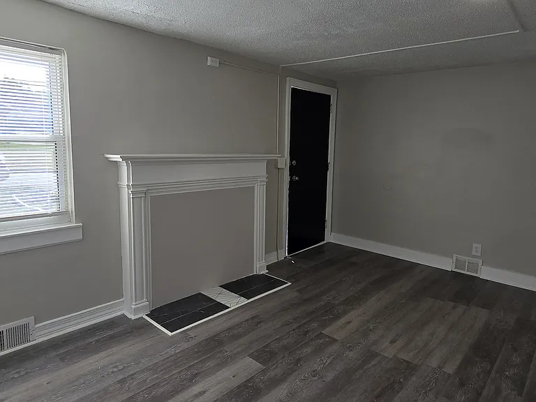 2912 Woodleigh St #3 — Photo 3