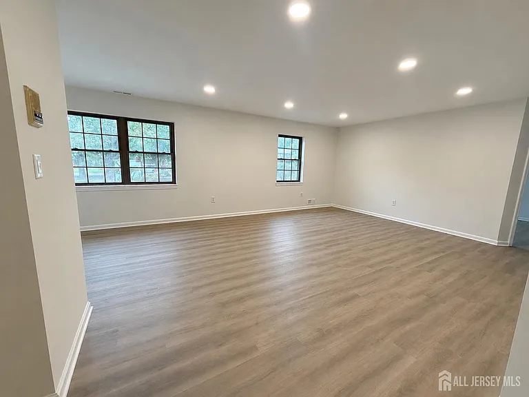 111 Orlando St — Photo 7