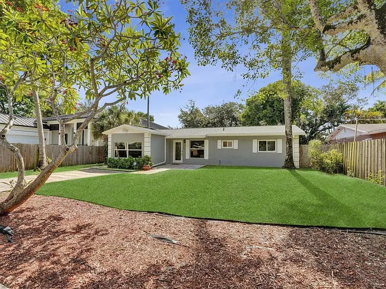 300 SW 19th Ave #0 — Photo 10