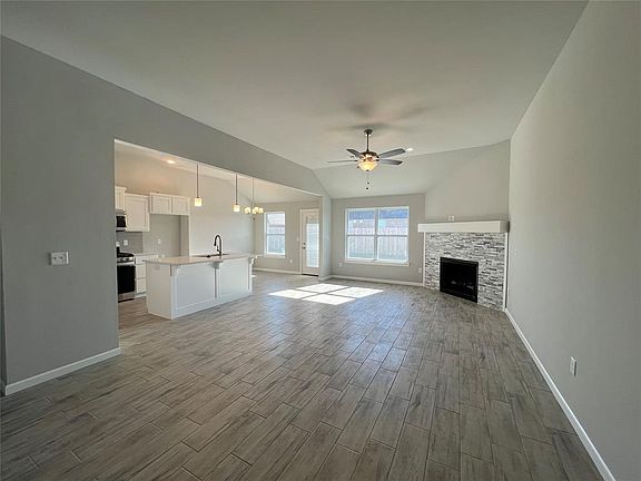 4th image of 1056 SE 17th St