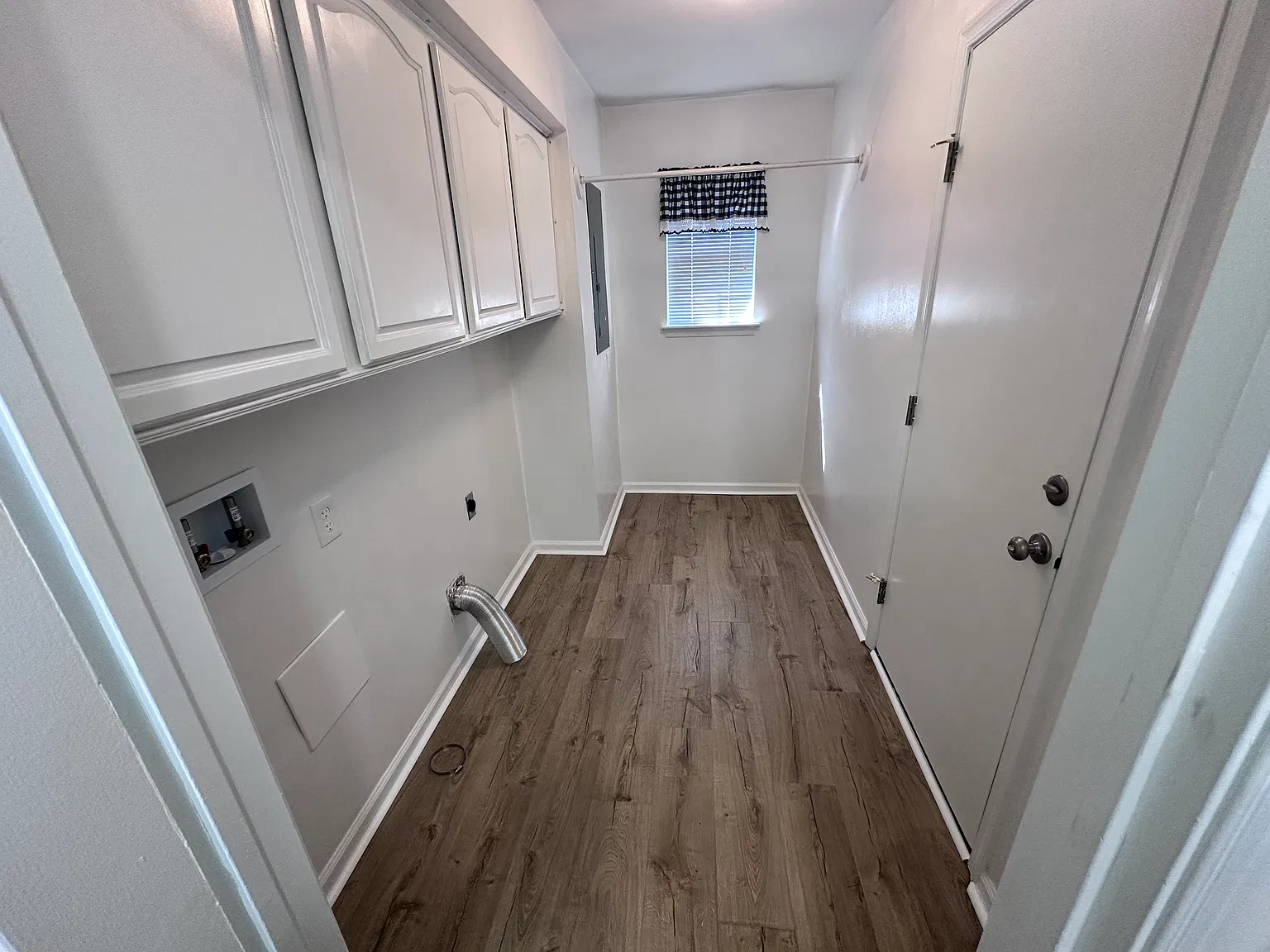 4 bed, 2.5 bath, 2128 sqft, $2,995 — Photo 3