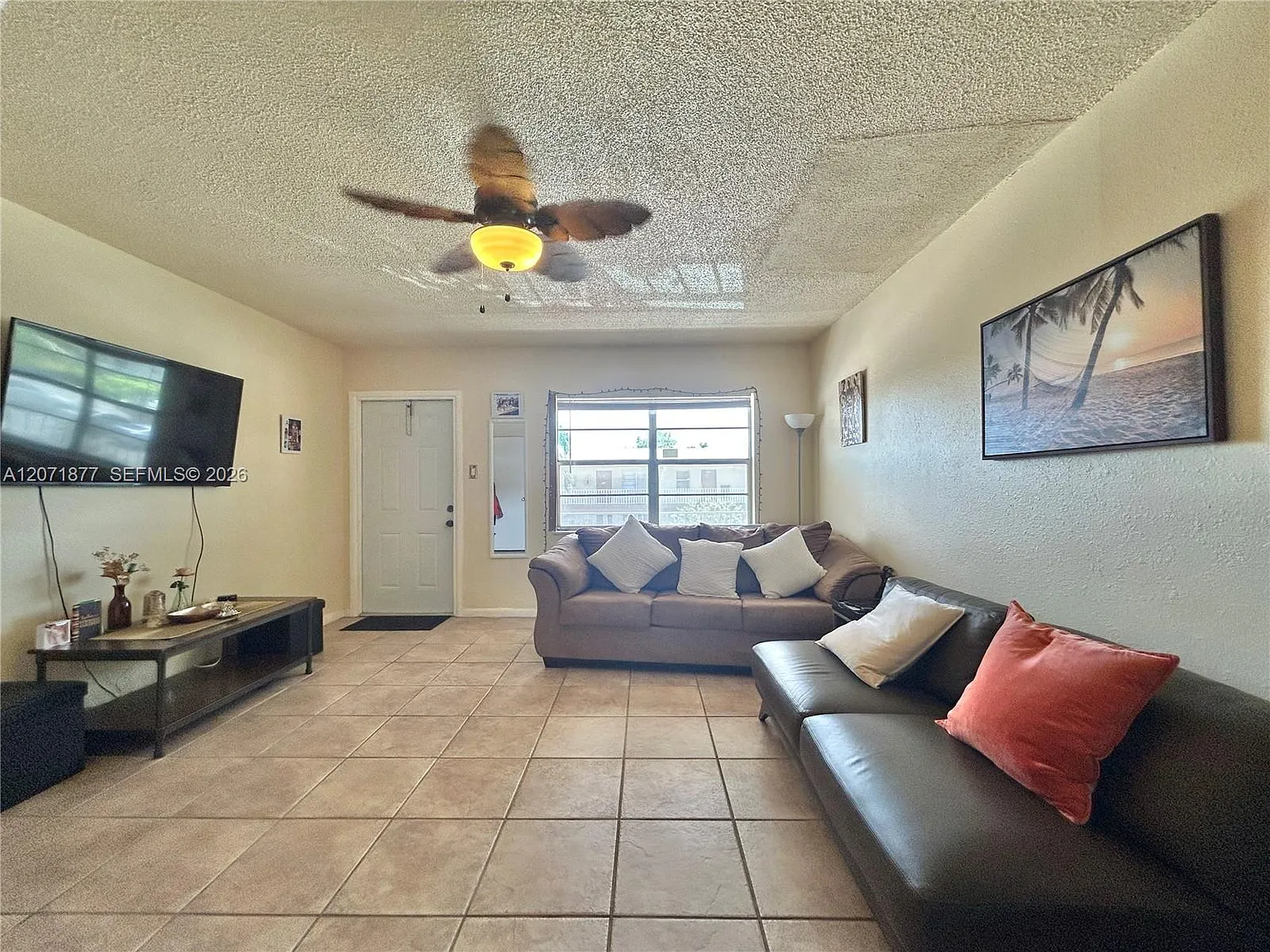 Oriole Gardens 6 Condo — Photo 3