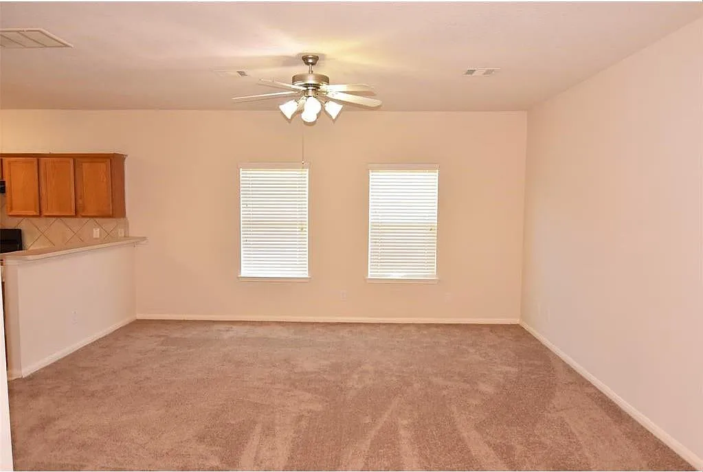 3 bed, 2.5 bath, 1745 sqft, $2,150 — Photo 2