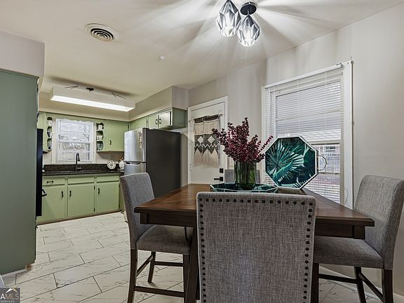 5th image of 4525 Sentry St