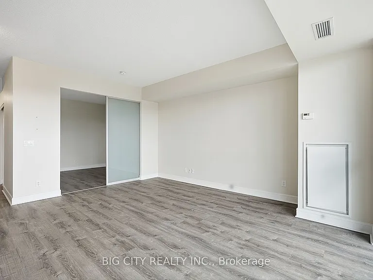 35 Brian Peck Cres #403 — Photo 12