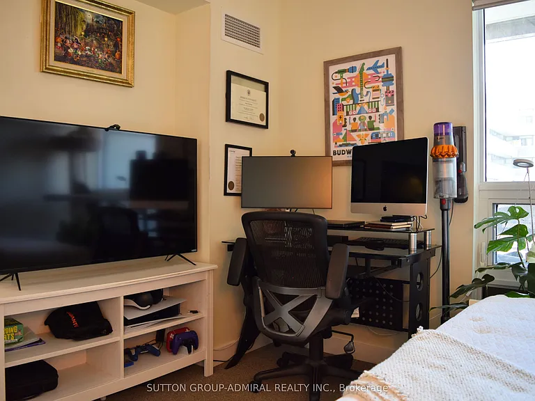 160 Flemington Rd #402 — Photo 25