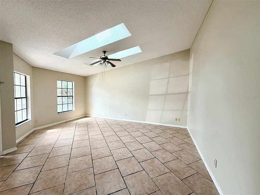 2 bed, 2.0 bath, 1077 sqft, $1,650 — Photo 2