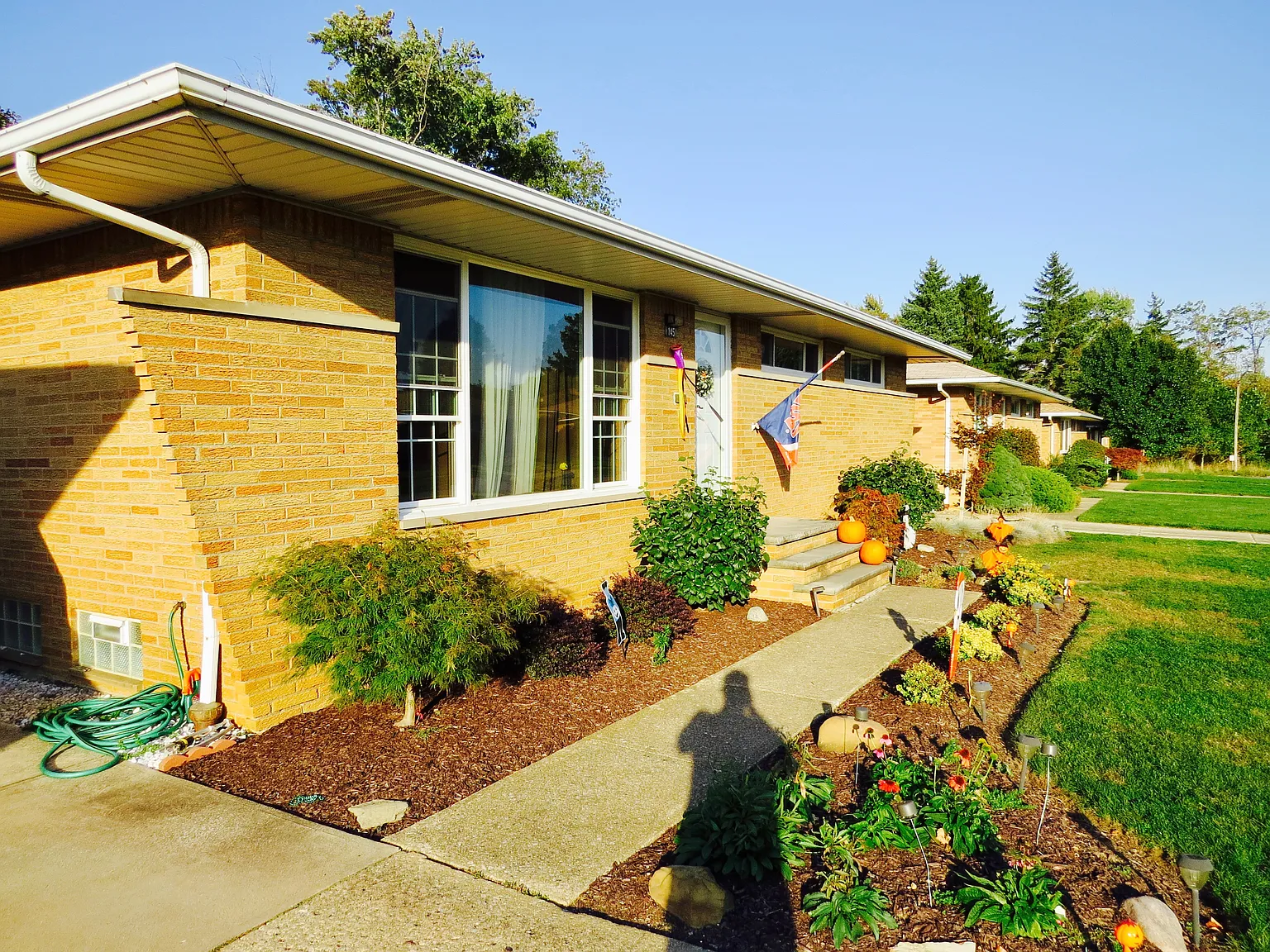 145 E Englewood Dr photo 1