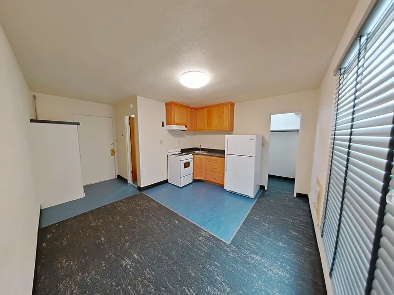 227 W 7th Ave — Photo 2