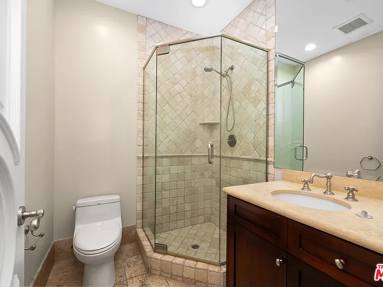 314 N Palm Dr — Photo 29
