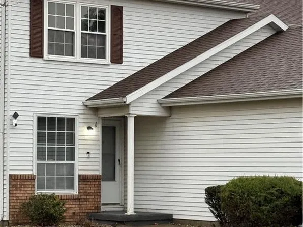 1 Augusta Dr, Bowling Green, OH 43402