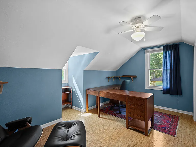 Upper level - Bedroom/Office1