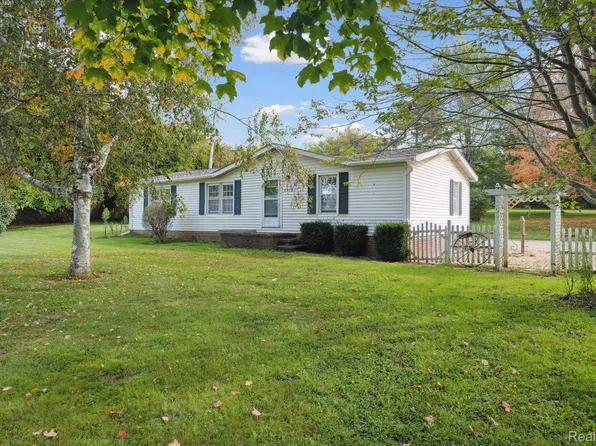 3418 N Blacks Corners Rd, Imlay City, MI 48444