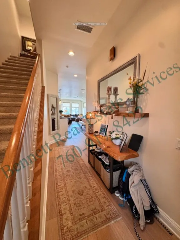 Building Photo - 4527 Cove Dr #101