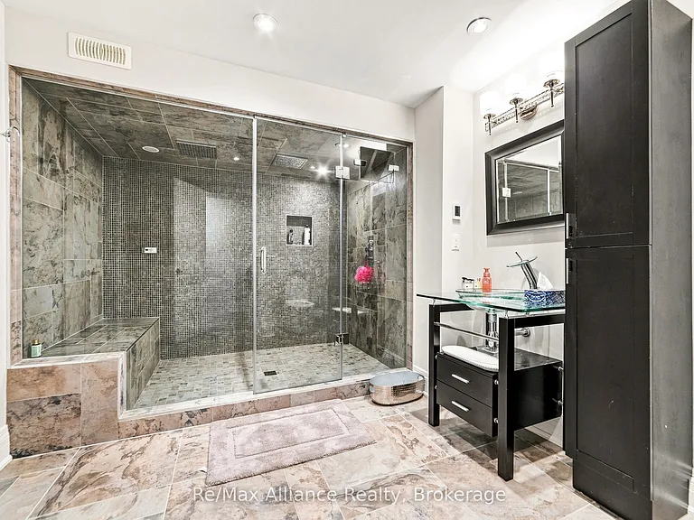 2404 Rideau Dr — Photo 38