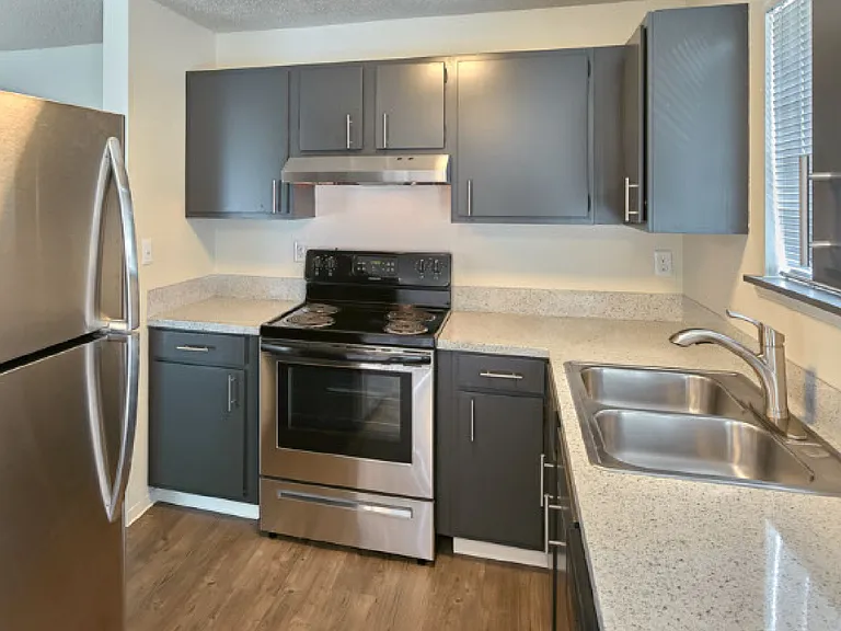 900 SW Holden St — Photo 10