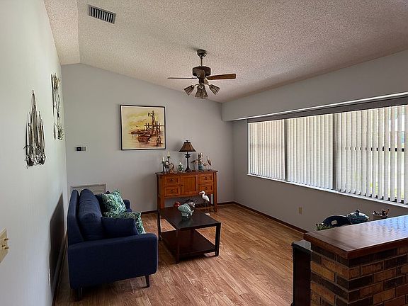 5th image of 601 Strait Ave