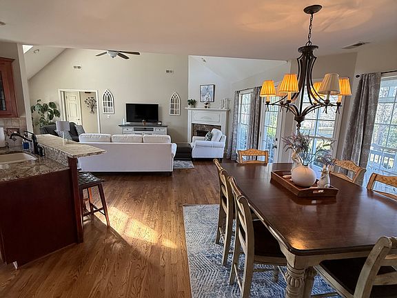 3rd image of 200 Pearle Brook Ln