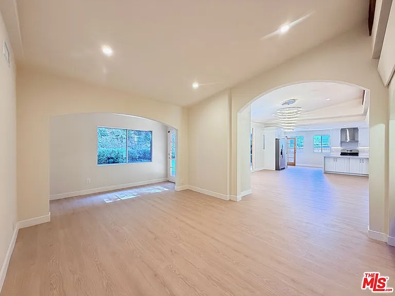 2000 San Ysidro Dr — Photo 12