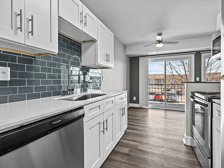 Sunnymede Apartments - Troy, MI — Photo 1