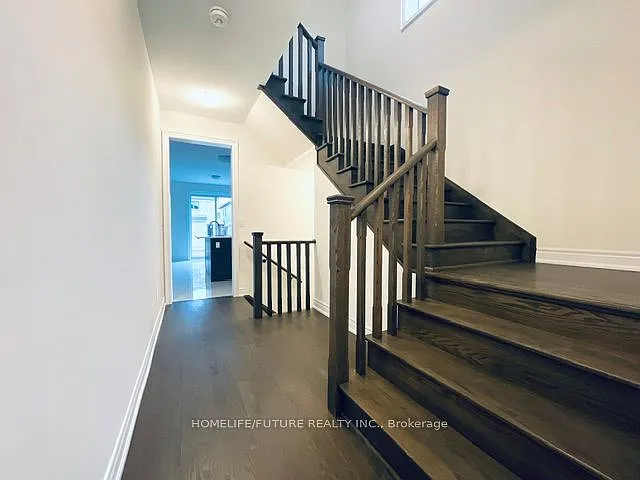 15 Wesley Brooks St — Photo 3