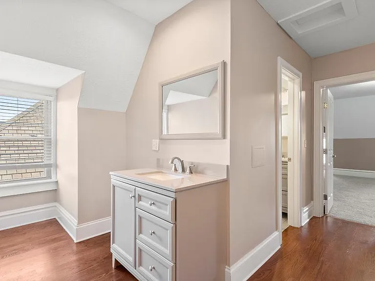 1131 Franklin Ave — Photo 16