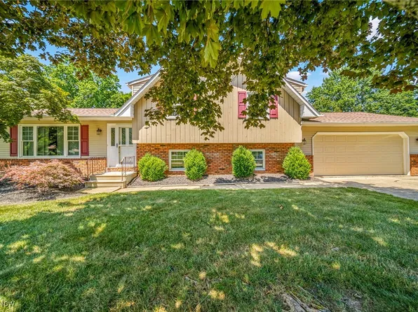 9421 Ridgeside Dr, Mentor, OH 44060