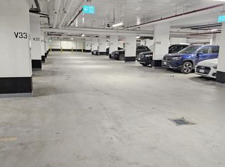 204 Burnhamthorpe Rd E #1410, Mississauga, ON L5A 3R8