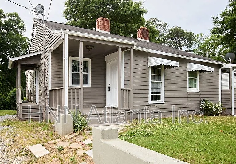 158 Hedges St SE — Photo 1