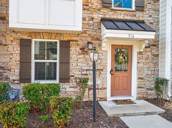 516 Clara Ln, Virginia Beach, VA 23451