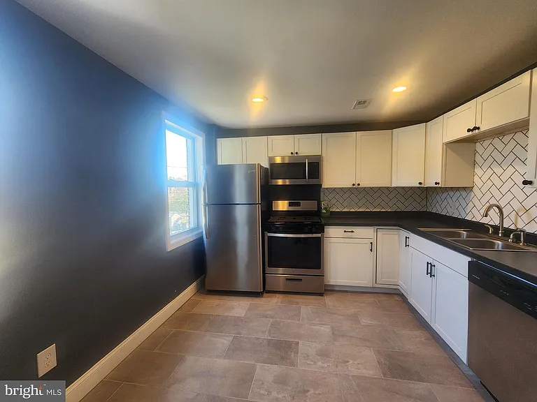303 Folcroft St #2 — Photo 9