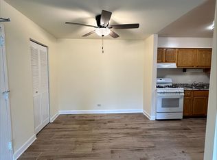930 Westmoreland Dr APT 24, Vernon Hills, IL 60061
