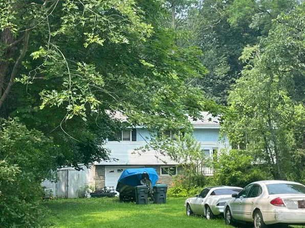 901 Randall Rd, Niskayuna, NY 12309