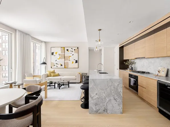 215 W 28th St APT 17B, New York, NY 10001