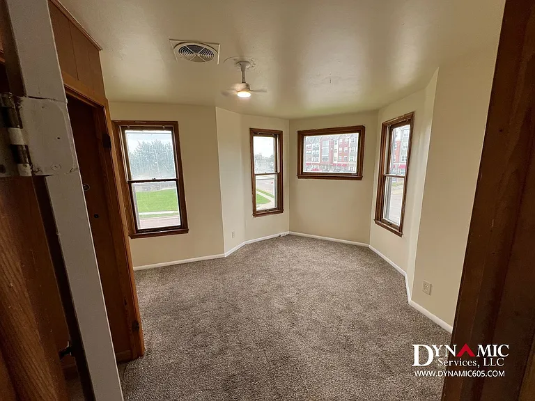 233 S Duluth Ave — Photo 9